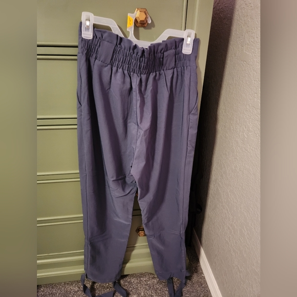 Cute paperbag pants never worn - Picture 13 of 14